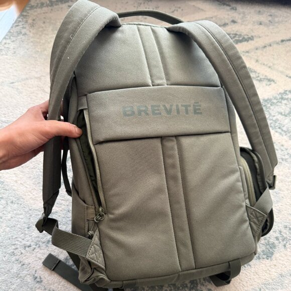 Brevitē The Jumper Regular Camera Backpack in Pine Green - Picture 5 of 7